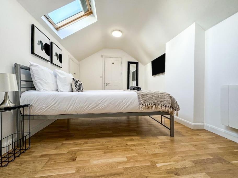 Newly Refurbished Luxury 3 Bedroom Appartement Londres