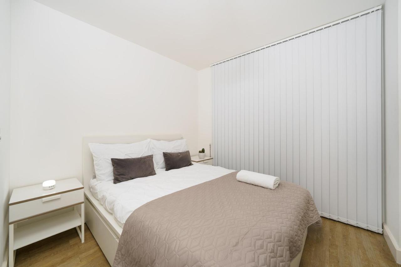 Stylish Fully-equipped One Bedroom With Extra Sofa Bed, Free Secure Parking, Onsite Gym, 24hr Security & Concierge Appartement *