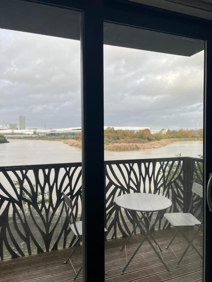 1 Bed Flat Near Canary Wharf, O2 Apartamento Londres
