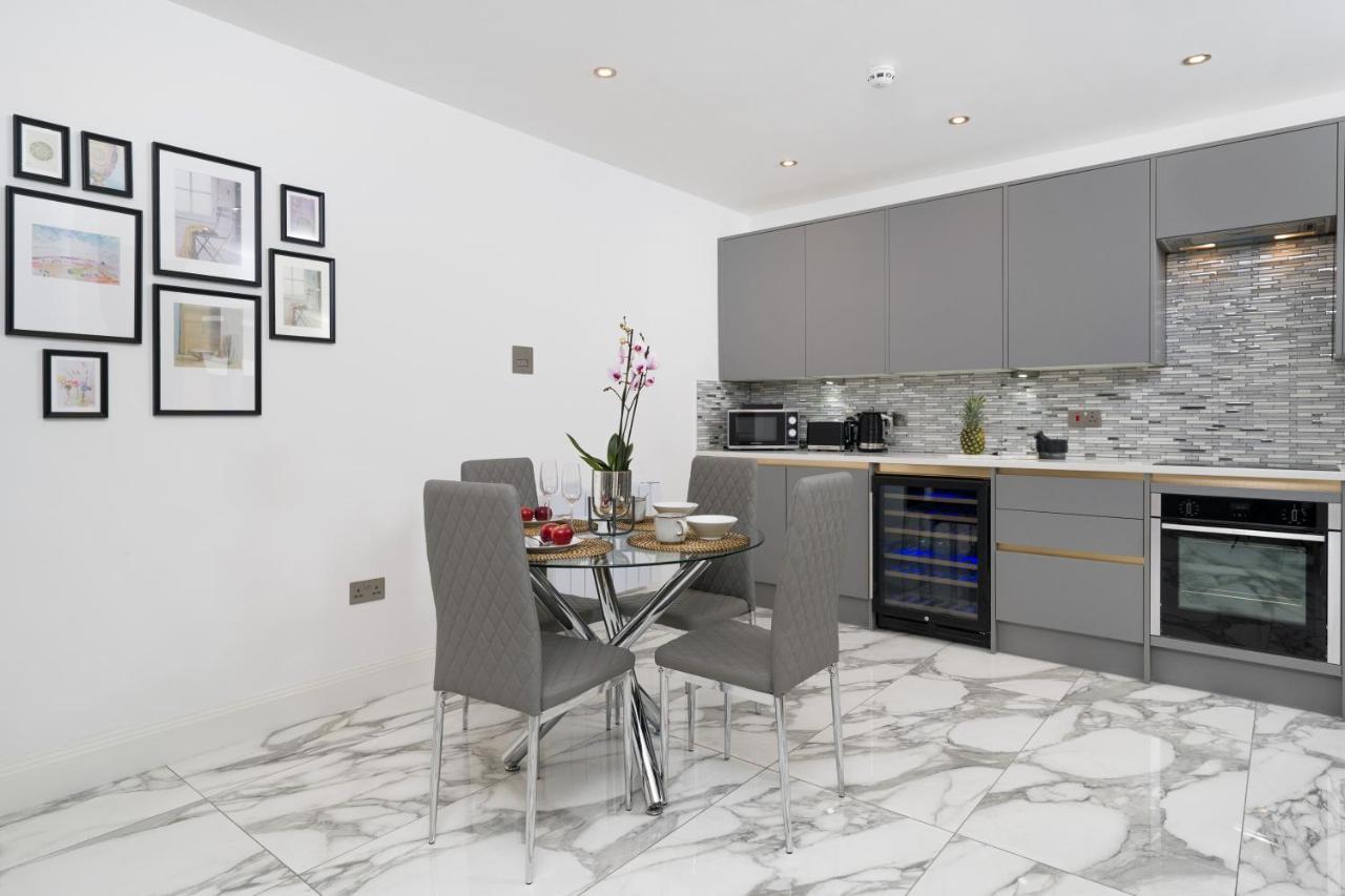 Apartamento Oxford Street 2 Bedr, 3 Beds, 2,5 Bath, 2 Min Subway