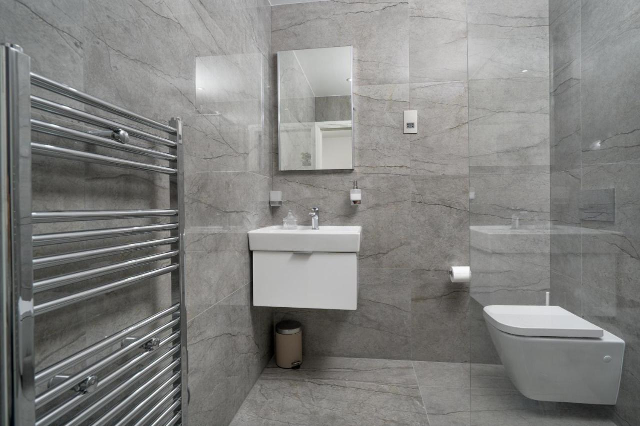 Apartamento Oxford Street 2 Bedr, 3 Beds, 2,5 Bath, 2 Min Subway