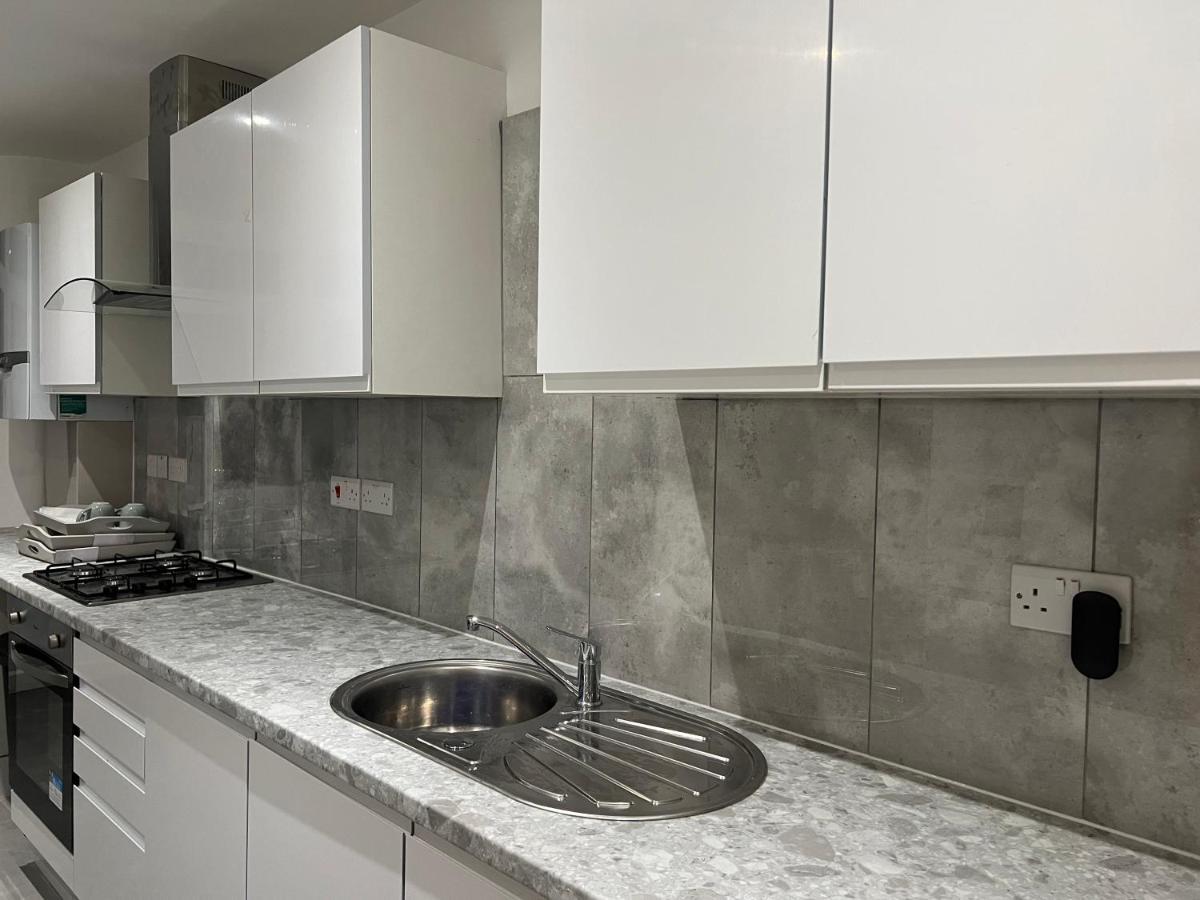 Beautiful Only Few Steps Away From Bruce Grove Tottenham Stadium Bed & Breakfast