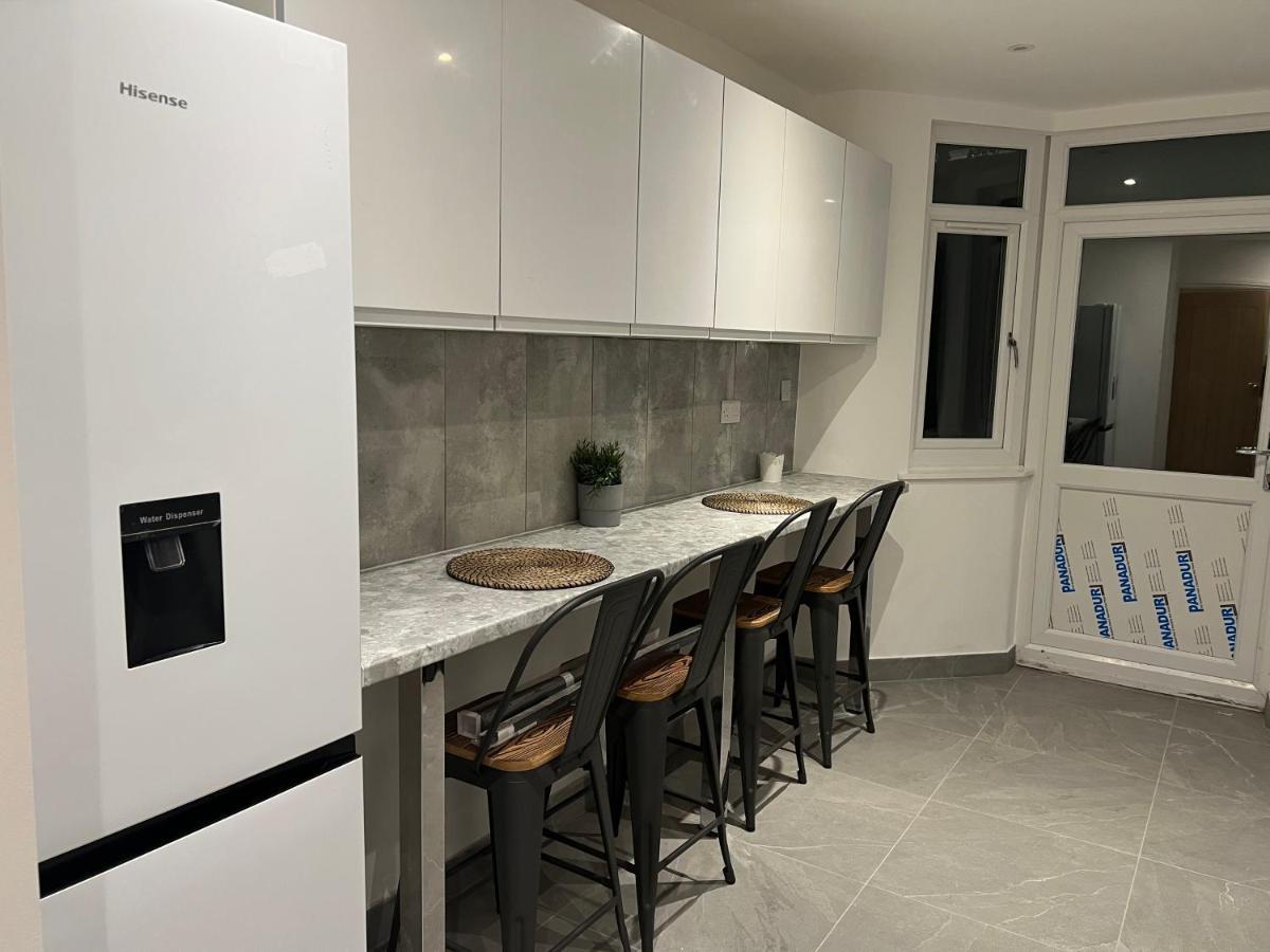 Beautiful Only Few Steps Away From Bruce Grove Tottenham Stadium *