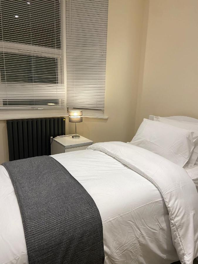 Beautiful Only Few Steps Away From Bruce Grove Tottenham Stadium * London