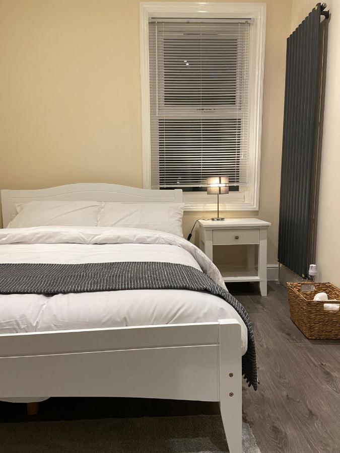 Beautiful Only Few Steps Away From Bruce Grove Tottenham Stadium Bed & Breakfast London