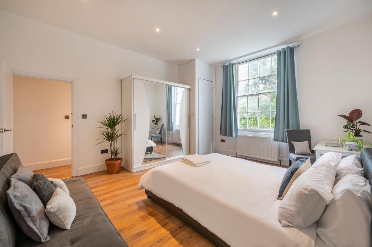 Spacious Two Bedroom By Zoo Apartment London