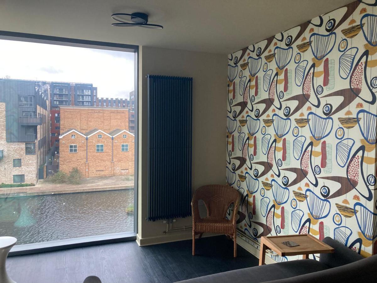 Canal View 1 Bed In Zone 1 Apartment London