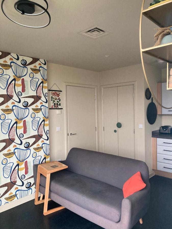Apartment Canal View 1 Bed In Zone 1 *