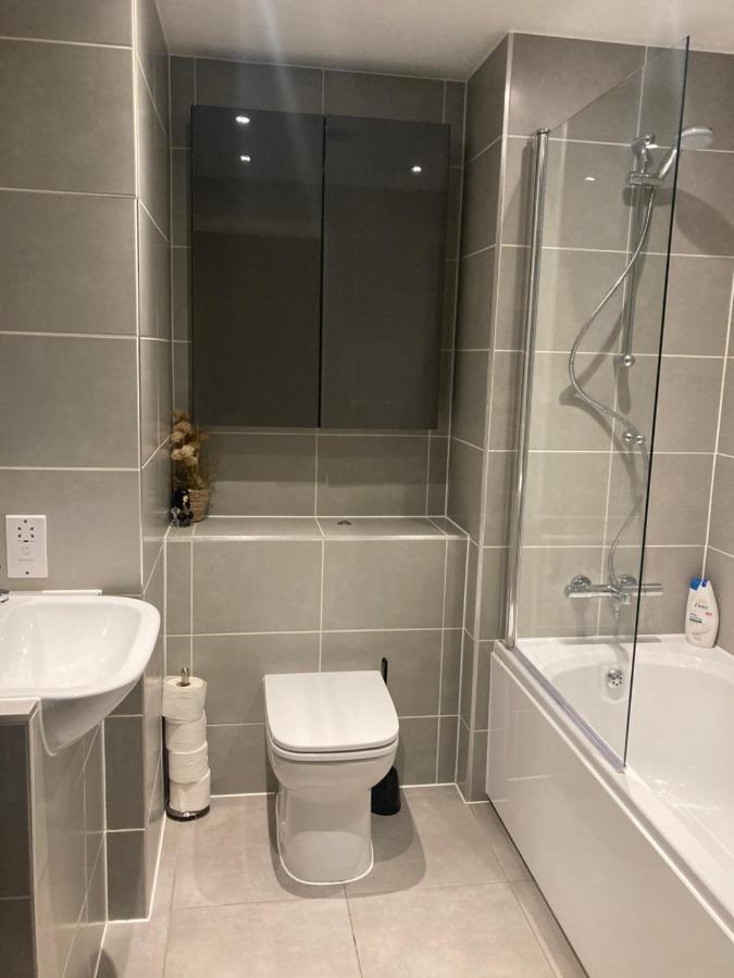 Canal View 1 Bed In Zone 1 Apartment London