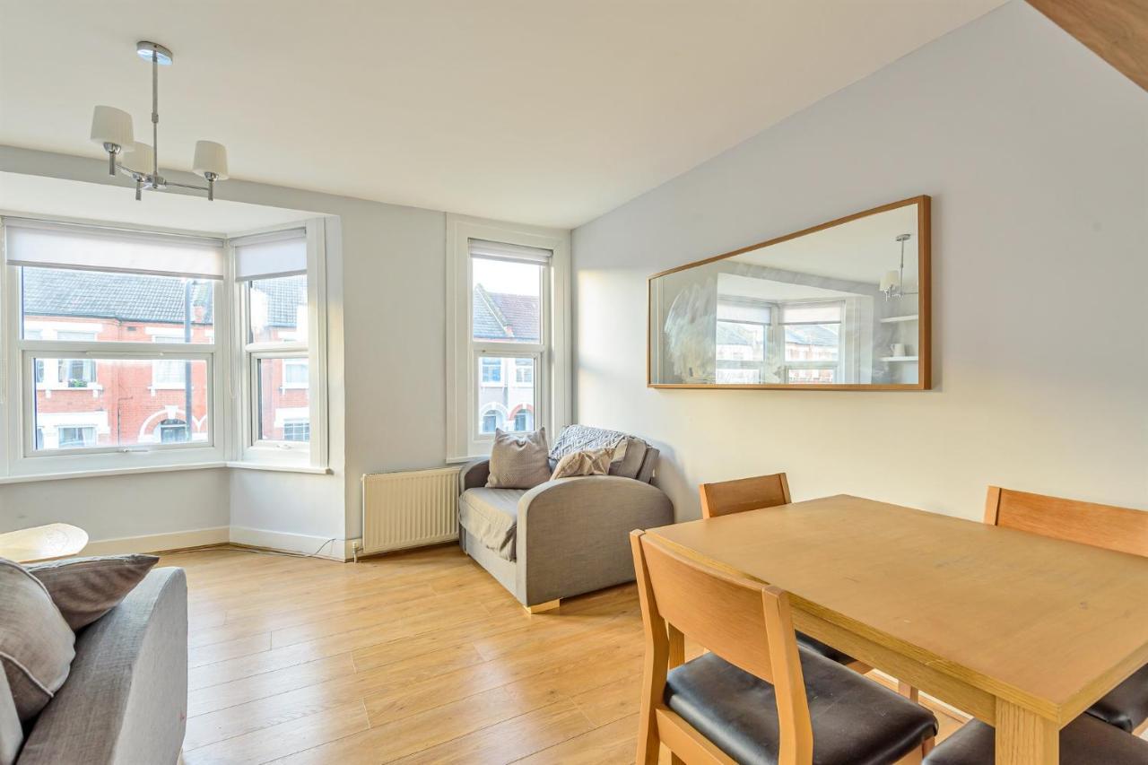 Homely 1-bed In Vibrant Zone 3 Apartamento