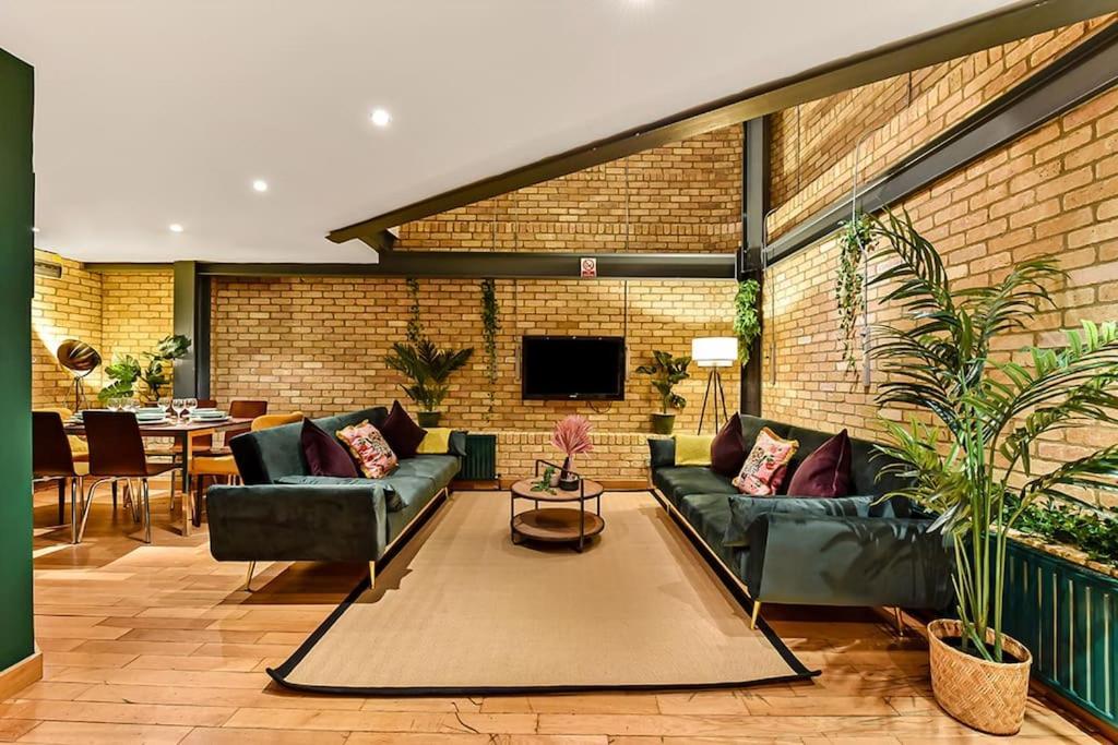 Spacious 2 Bed Urban Jungle Flat, * Londres
