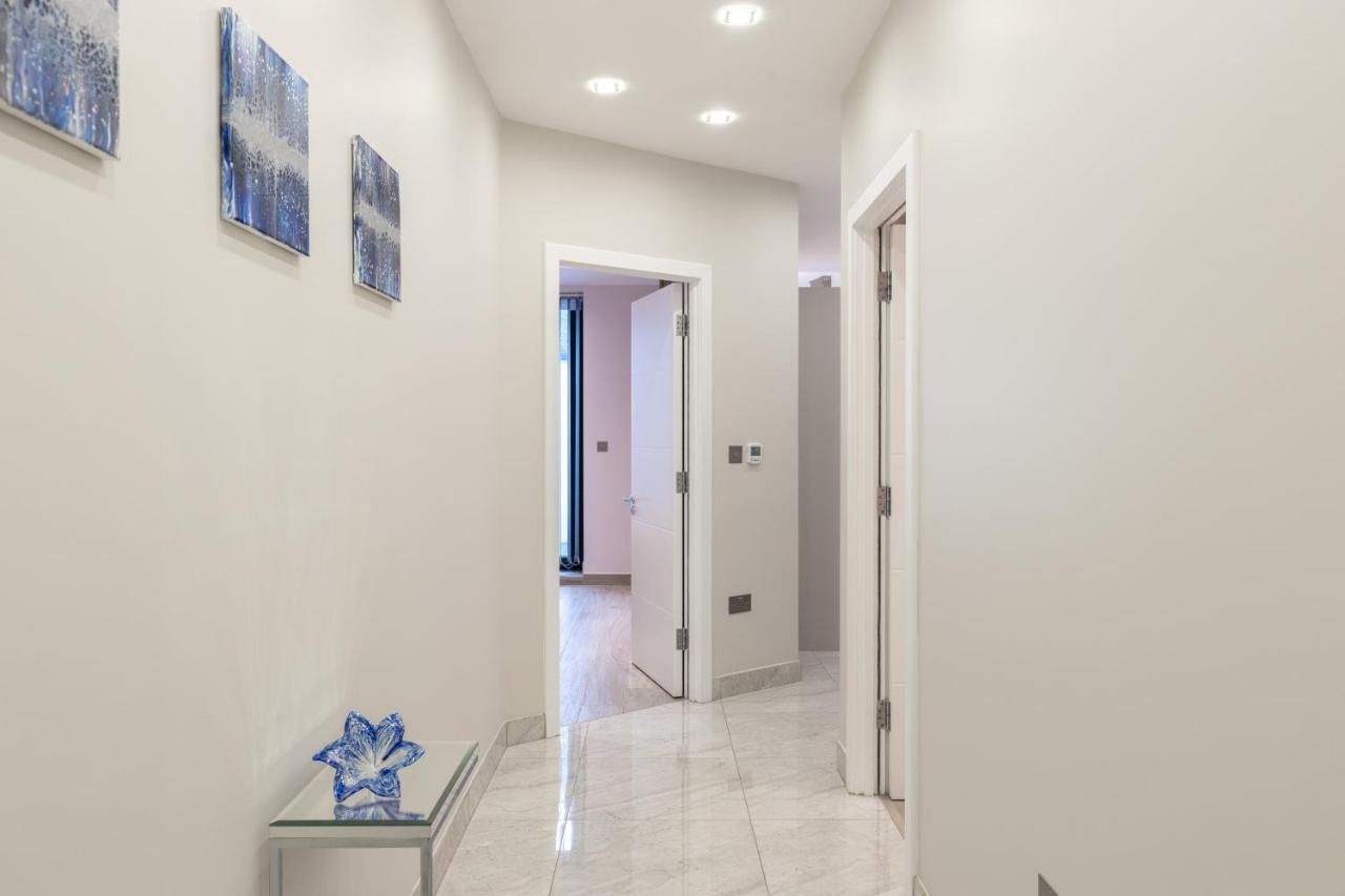 Stunning 2 Bed 2 Bath With Private Patio Londres
