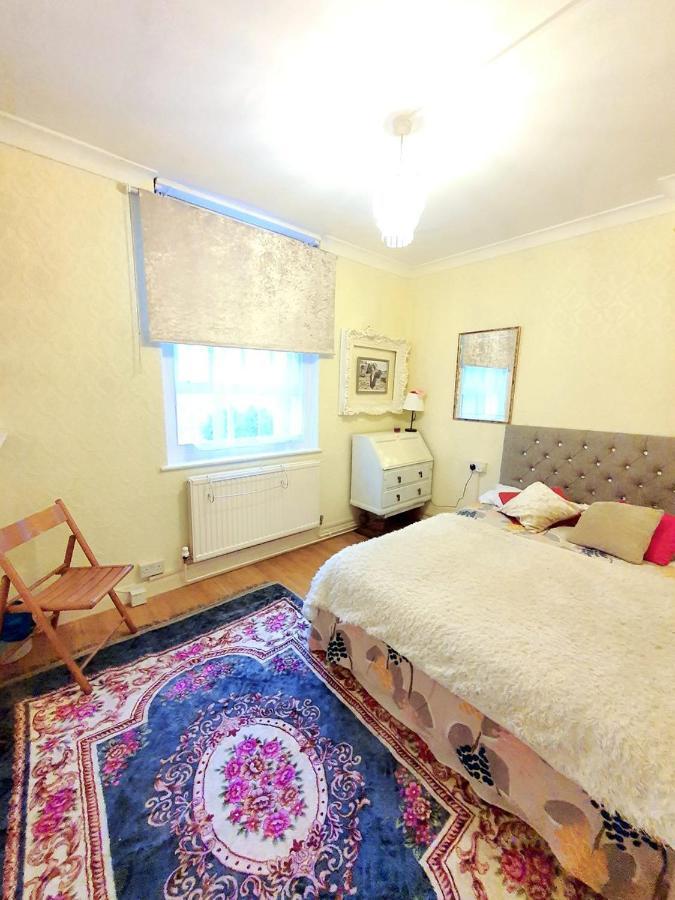 Nearby The Eye & Big Ben, 2 Large Double Bedrooms Londres