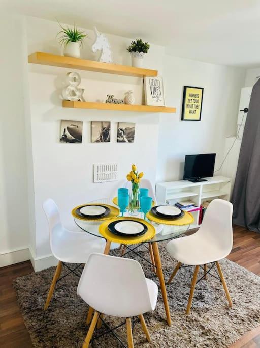 Cute 3 Bedroom Flat In Islington + Parking