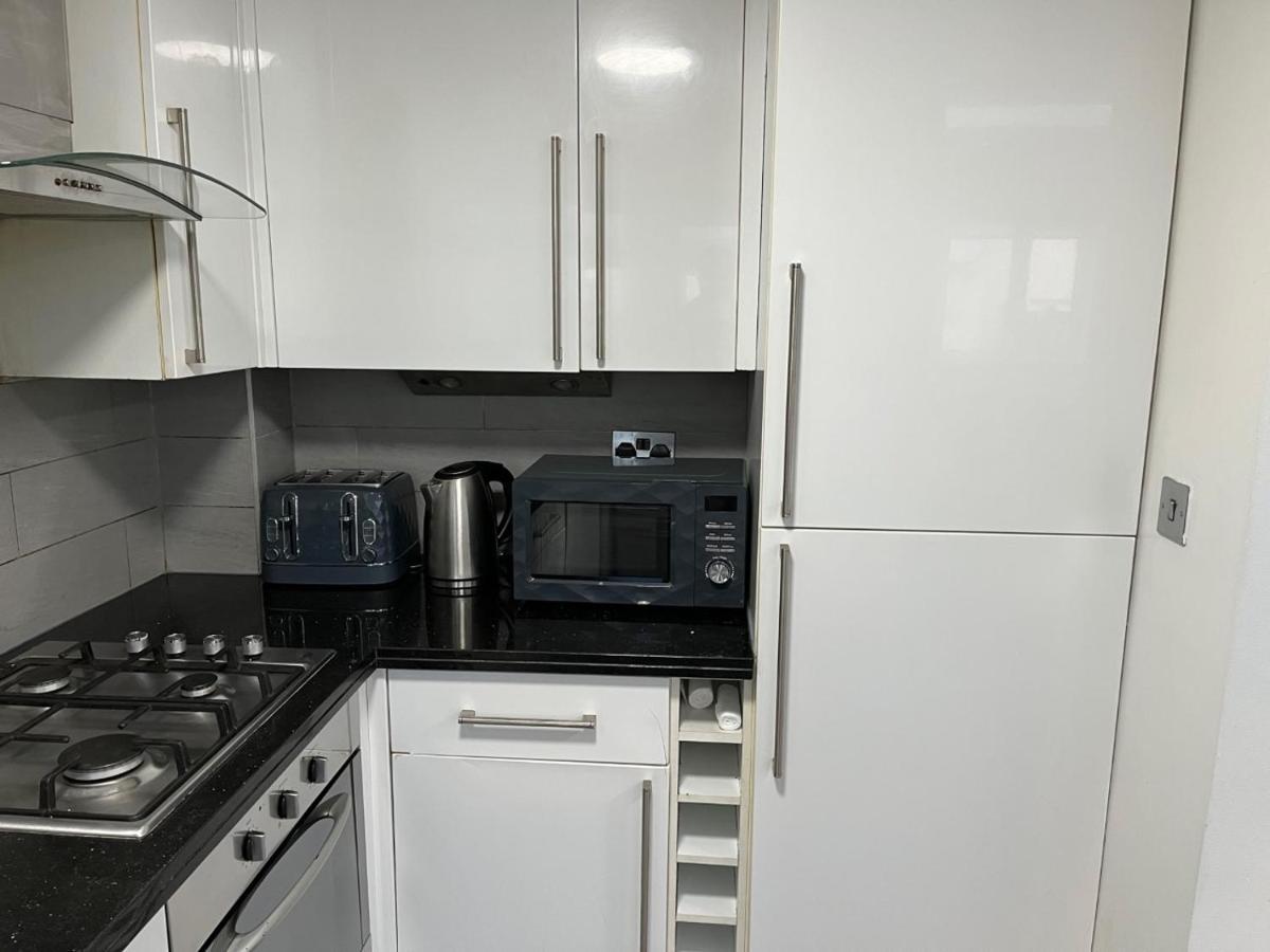 Three Bedroom House In Tooting By Star