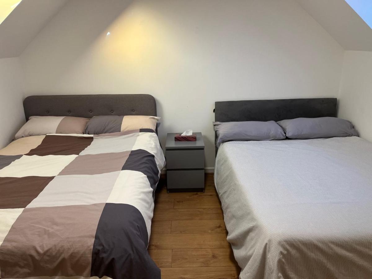 Three Bedroom House In Tooting By Star *