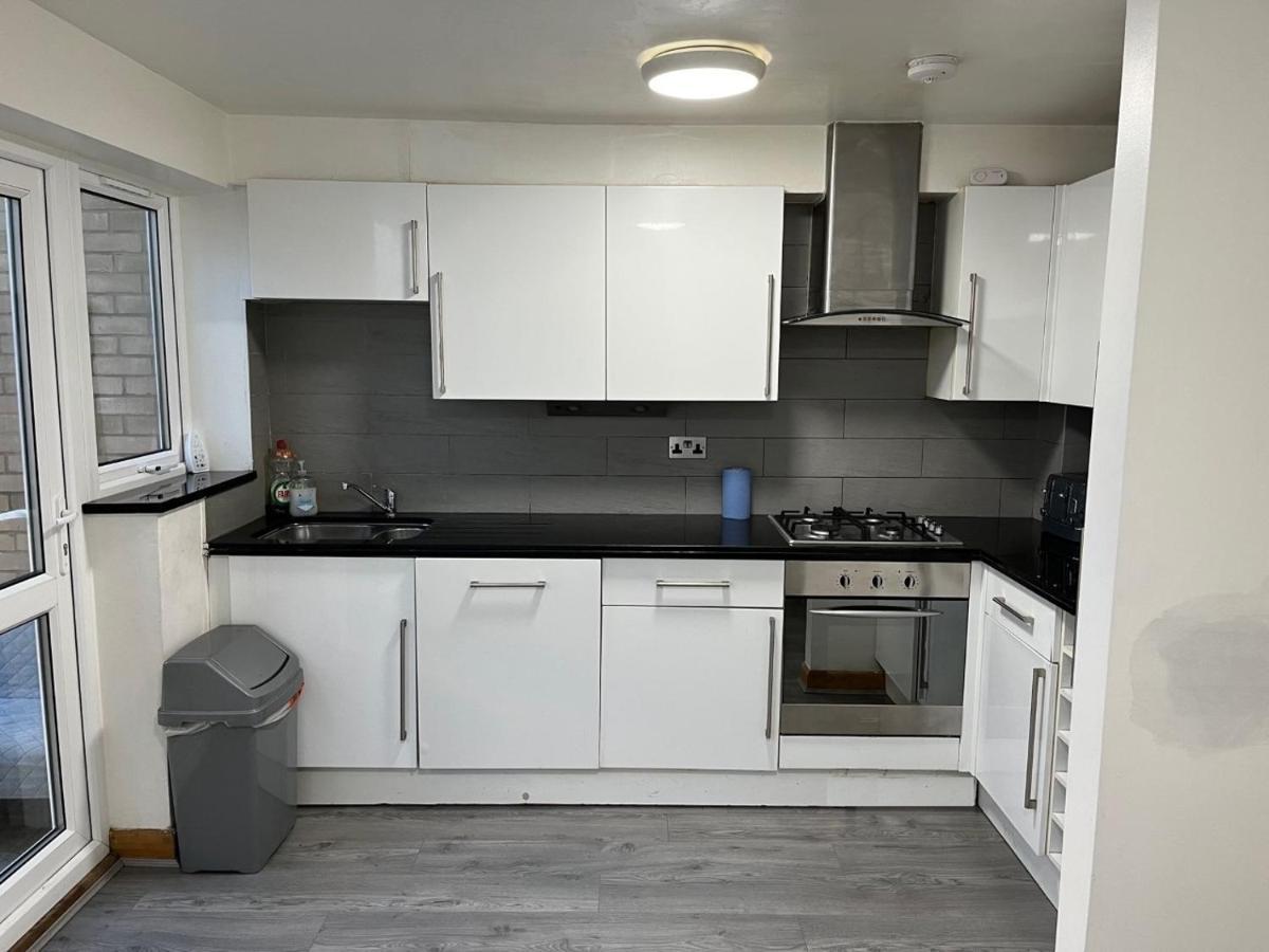 Сasa de vacaciones Three Bedroom House In Tooting By Star *