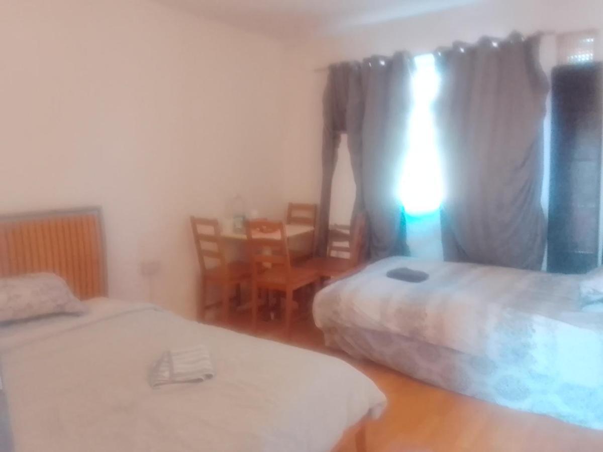 Private In 3 Bedroom Flat!! Auberge de jeunesse *