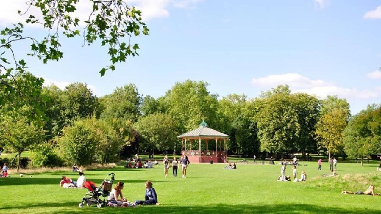 Large Near Portobello Market, Notting Hill Apartamento Londres