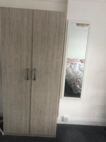 Apartamento 12 Minutes To Kings Cross, 6 Minutes Walks To The Train Station - Free Parking 3 Bed 2 Bath Fully Refurbished Flat No Party Or Gathering Allowed *