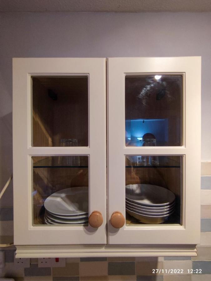 And Quiet Flat In London! Close To Station Apartment *