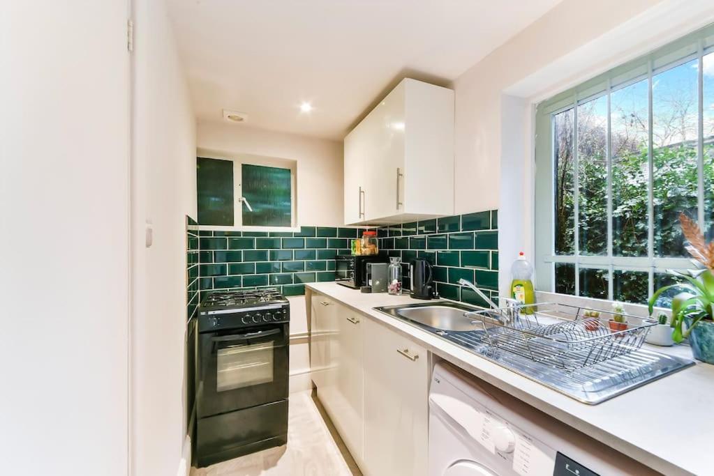 Stylish 2 Bed Garden Flat In Zone 1 Central Londen