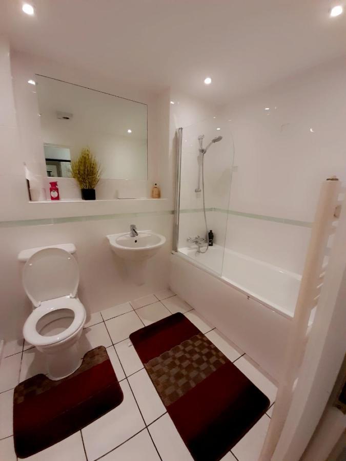 Apartamento Docklands 2 Bedroom 2 Bath Londres