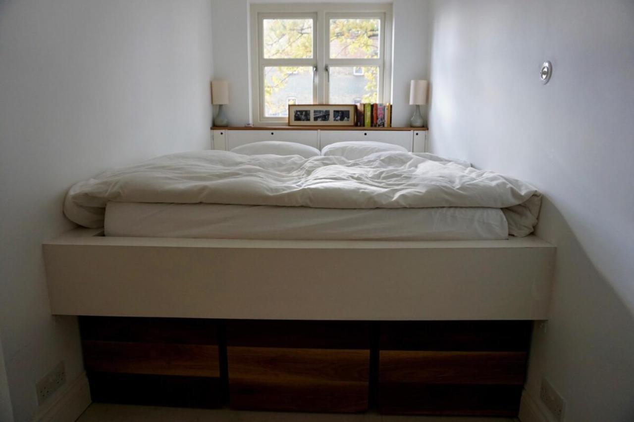 Beautiful Canalside 1-bedroom Flat With Terrace Appartement