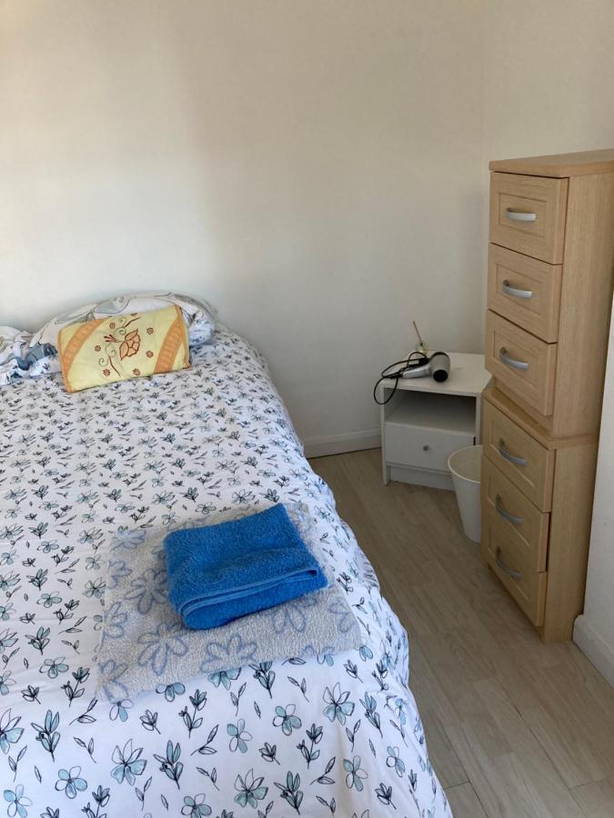Redecorated Double With Shared Bathroom And Kitchen Maison d'hôtes
