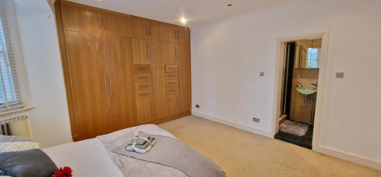 Action Packed Local 3br 1 Mins Walk To Everything Apartamento