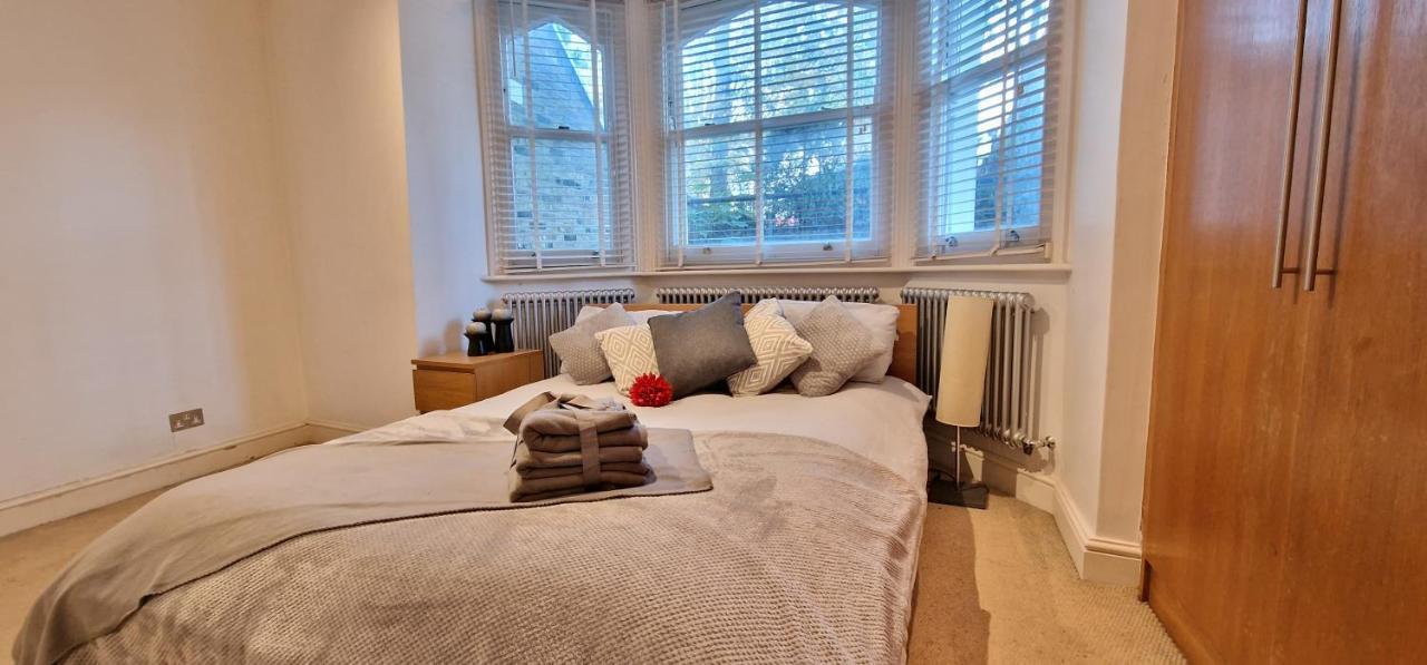 Action Packed Local 3br 1 Mins Walk To Everything Apartamento