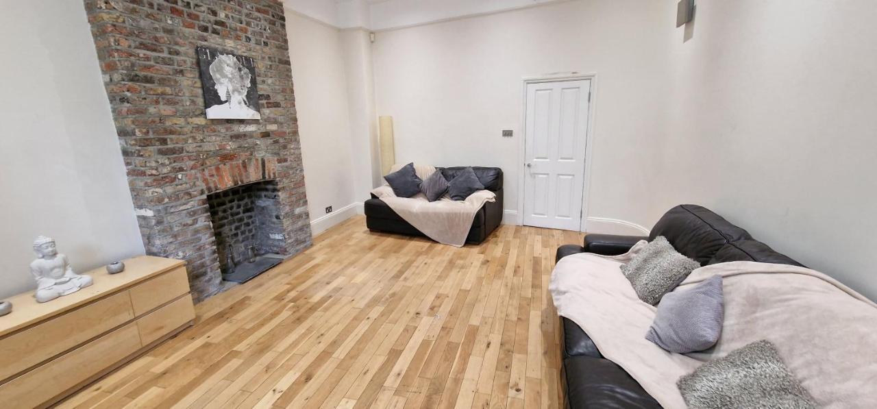 Action Packed Local 3br 1 Mins Walk To Everything *