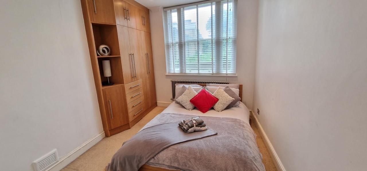 Action Packed Local 3br 1 Mins Walk To Everything Apartamento Londres