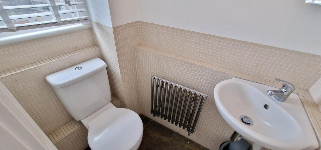 Apartamento Action Packed Local 3br 1 Mins Walk To Everything