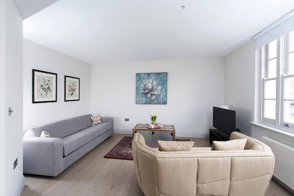 Recently Redecorated Spacious And Modern 1br Flat In West Apartamento