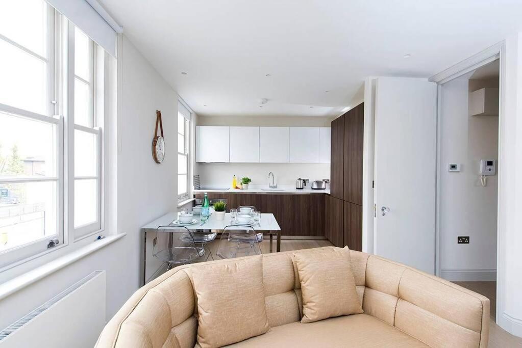 Apartamento Recently Redecorated Spacious And Modern 1br Flat In West Londres