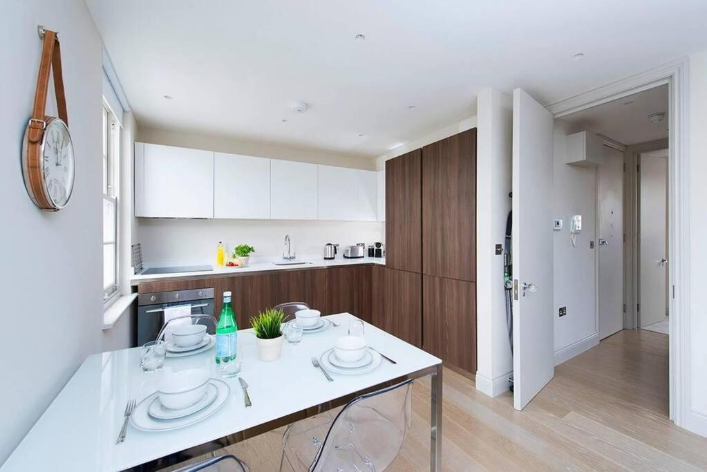 Recently Redecorated Spacious And Modern 1br Flat In West Londres