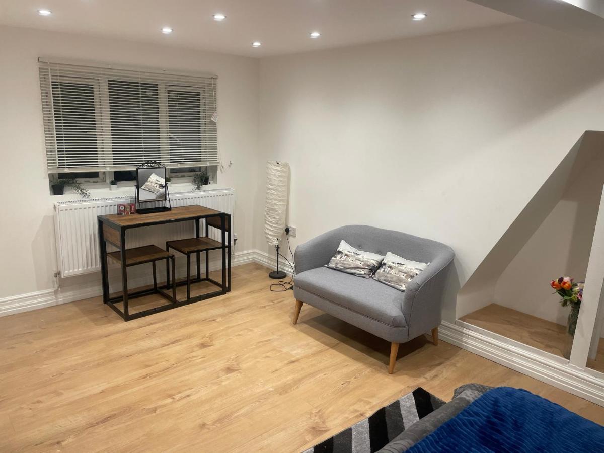 Spacious Loft Space With Private En-suite Bathroom