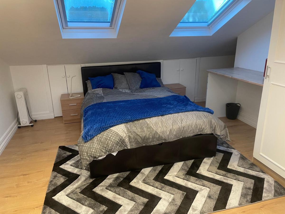 Spacious Loft Space With Private En-suite Bathroom * Londres