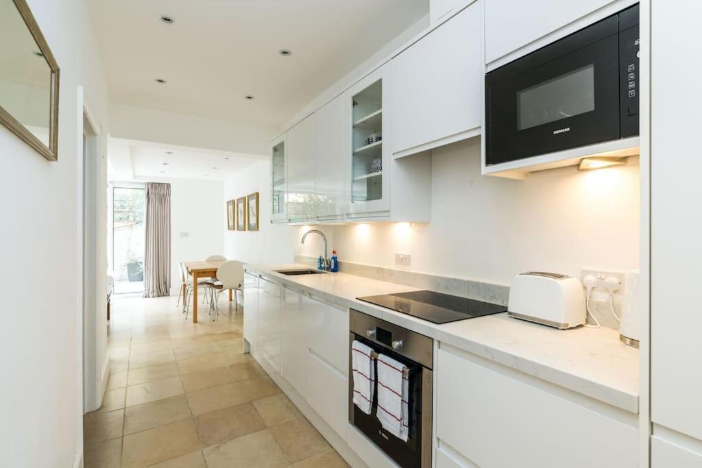 Spacious 2-bed Flat, Private Patio & Close To Park Apartment