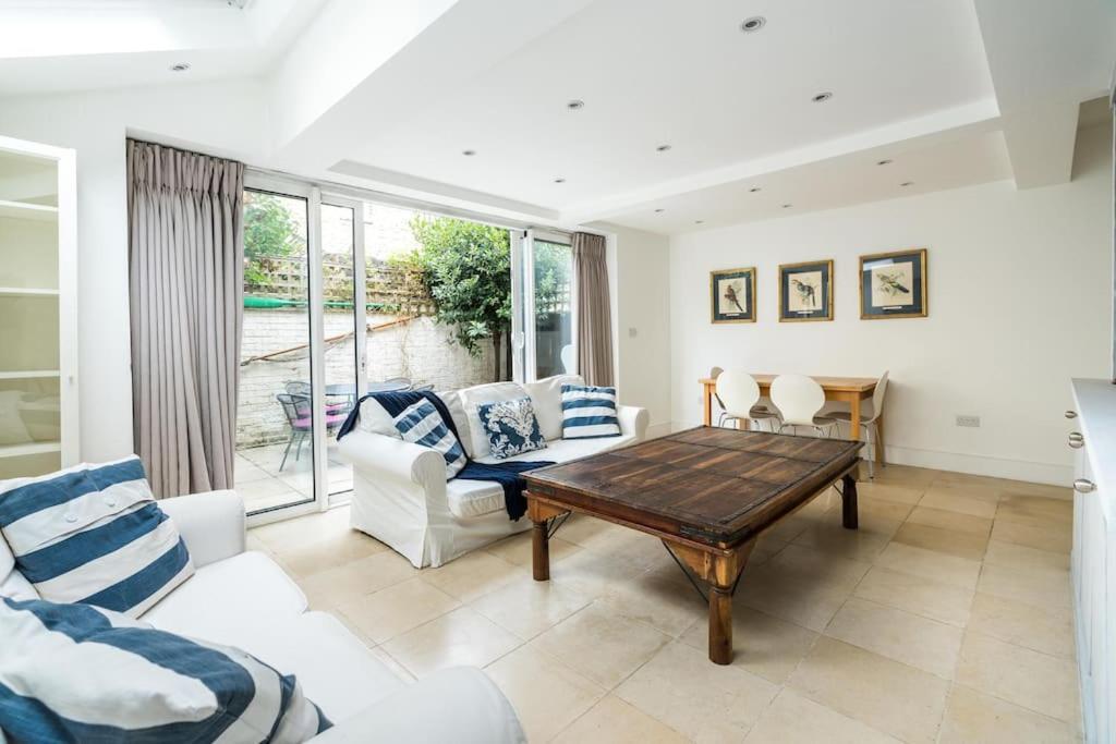 Spacious 2-bed Flat, Private Patio & Close To Park Apartment