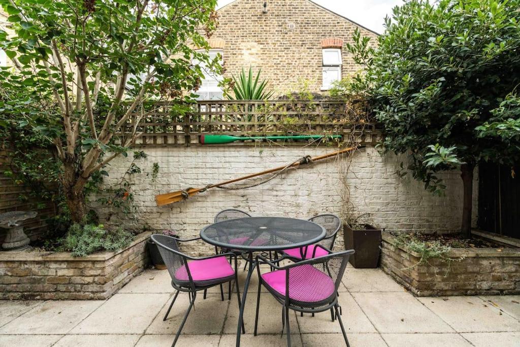 Spacious 2-bed Flat, Private Patio & Close To Park Apartment