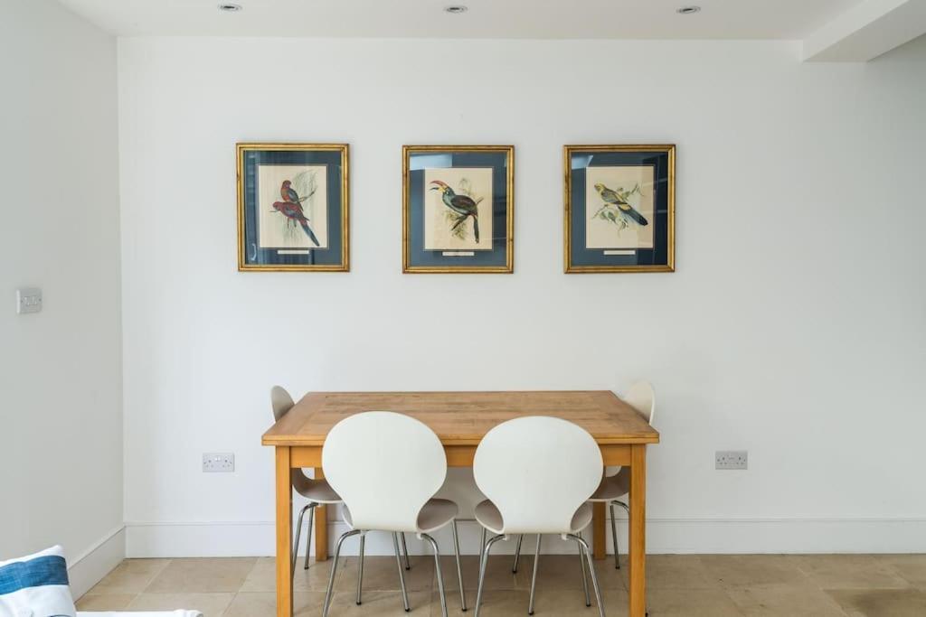 Spacious 2-bed Flat, Private Patio & Close To Park Apartment London