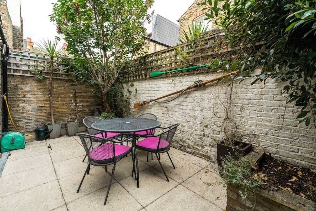 Spacious 2-bed Flat, Private Patio & Close To Park