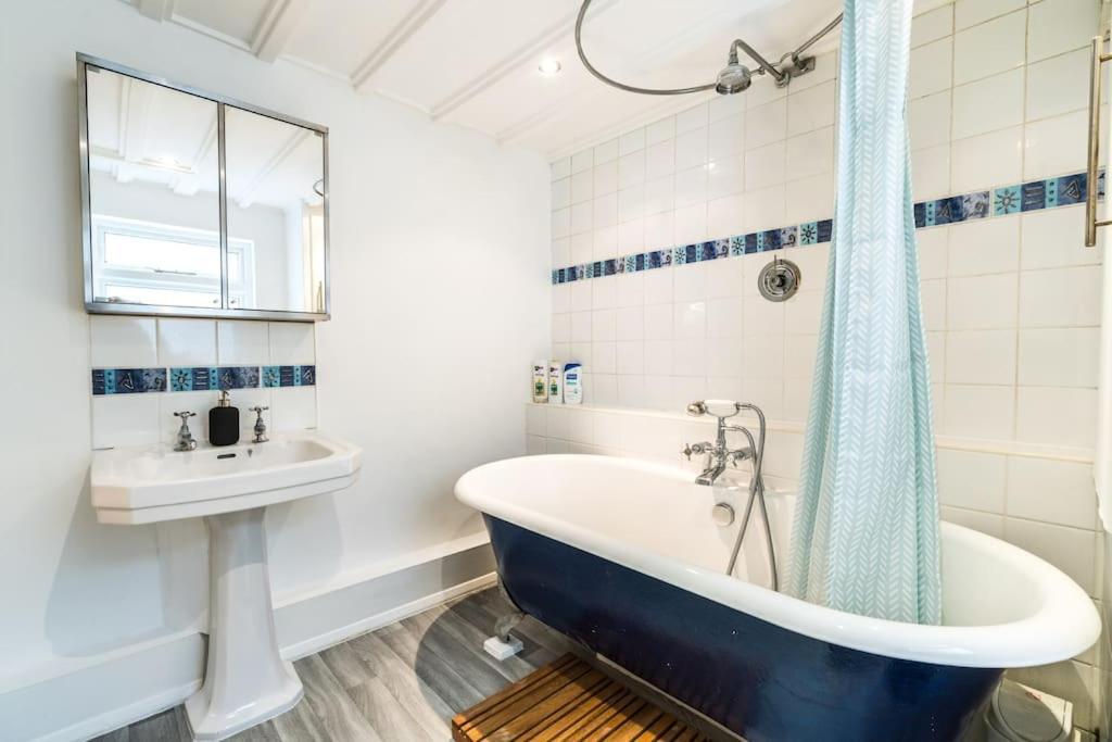 Spacious Beautiful Just-renovated Flat With Patio - Chelsea Apartamento