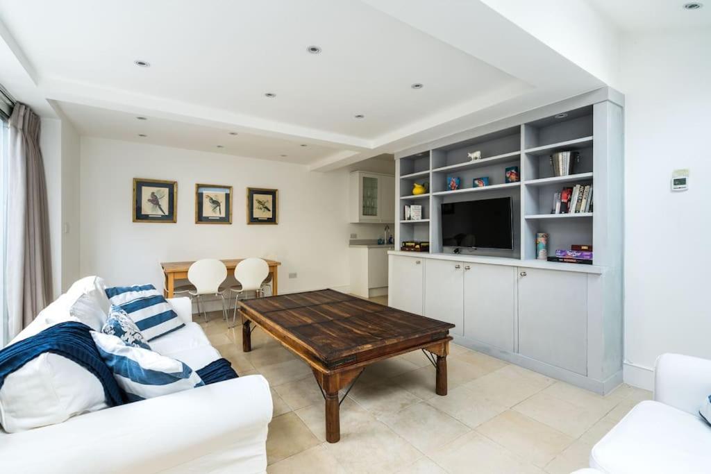 Spacious 2-bed Flat, Private Patio & Close To Park