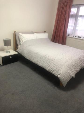 12 Minutes To Kings Cross, 6 Minutes Walks To The Train Station - Free Parking 3 Bed 2 Bath Fully Refurbished Flat No Party Or Gathering Allowed Apartamento Londres