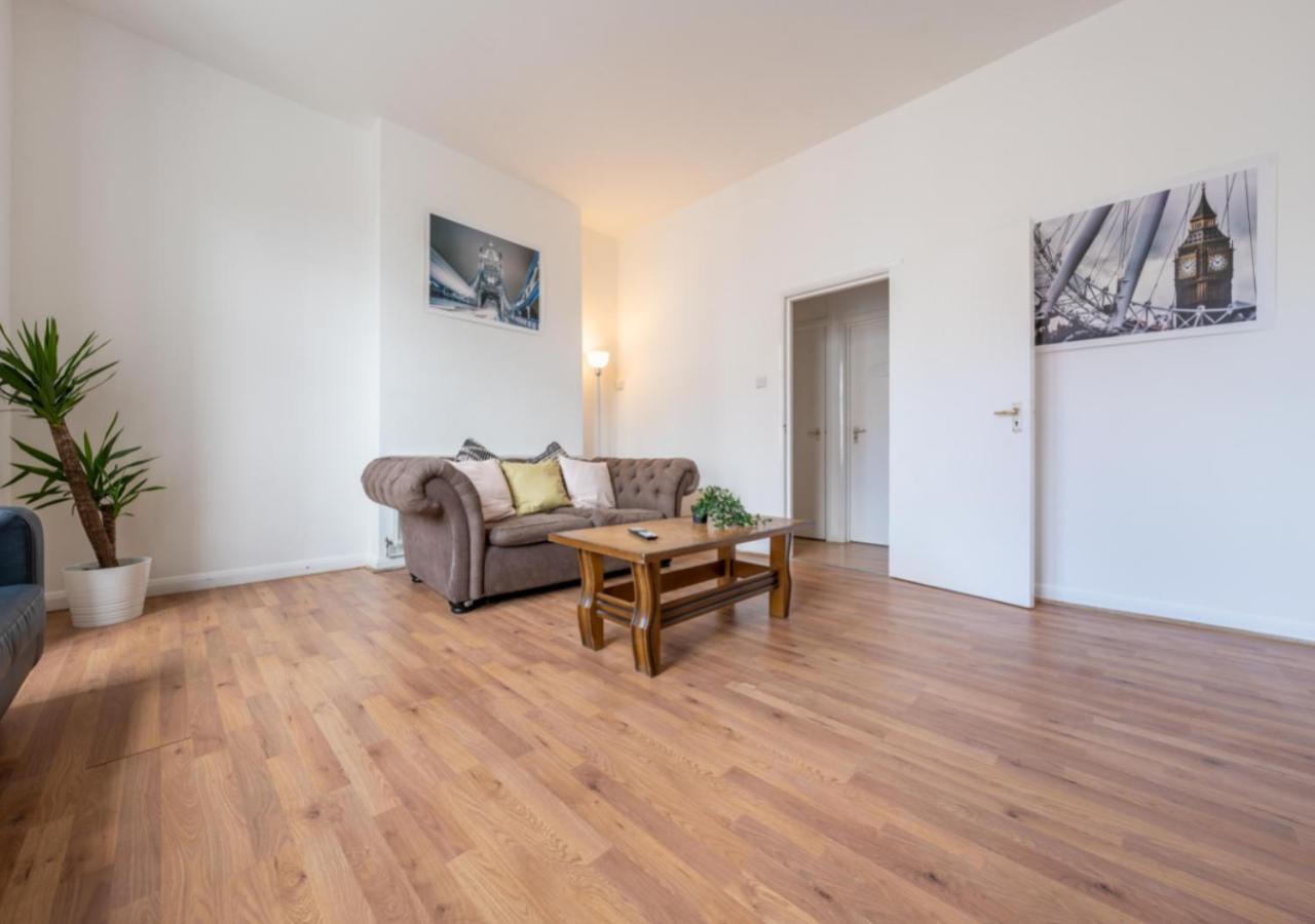 Spacious Cricklewood Sleeps 4 Apartment *