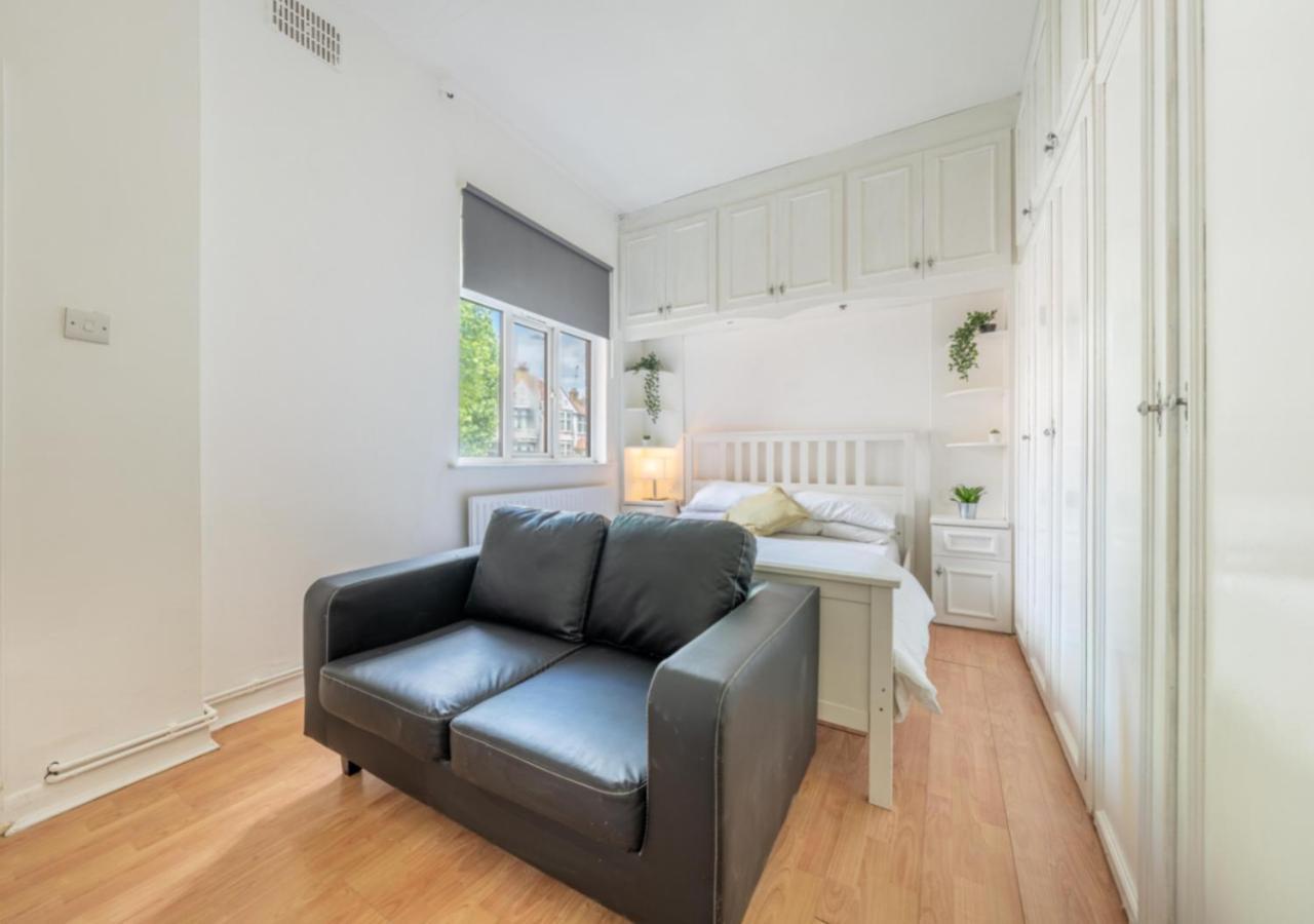 Spacious Cricklewood Sleeps 4