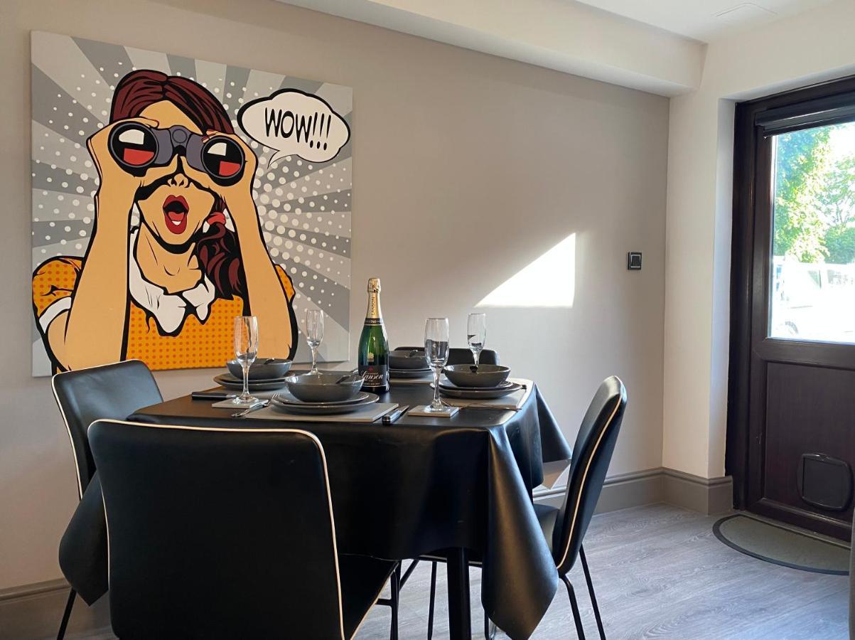 Apartment Modern Victoria Line Apartment: Trendy Living With Parking *
